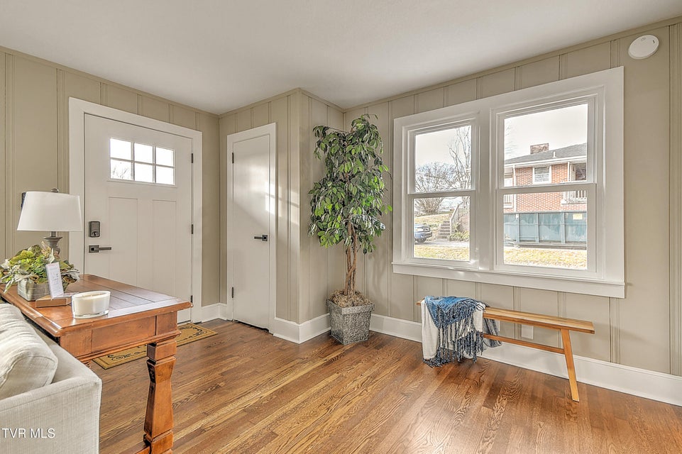 Photo #2: 1000 Lincoln Avenue