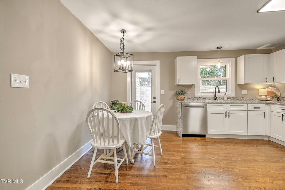 Photo #10: 1000 Lincoln Avenue