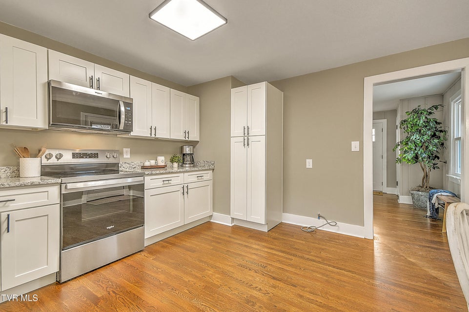 Photo #9: 1000 Lincoln Avenue