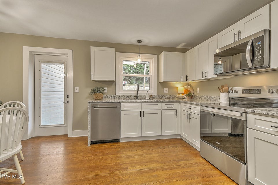 Photo #8: 1000 Lincoln Avenue