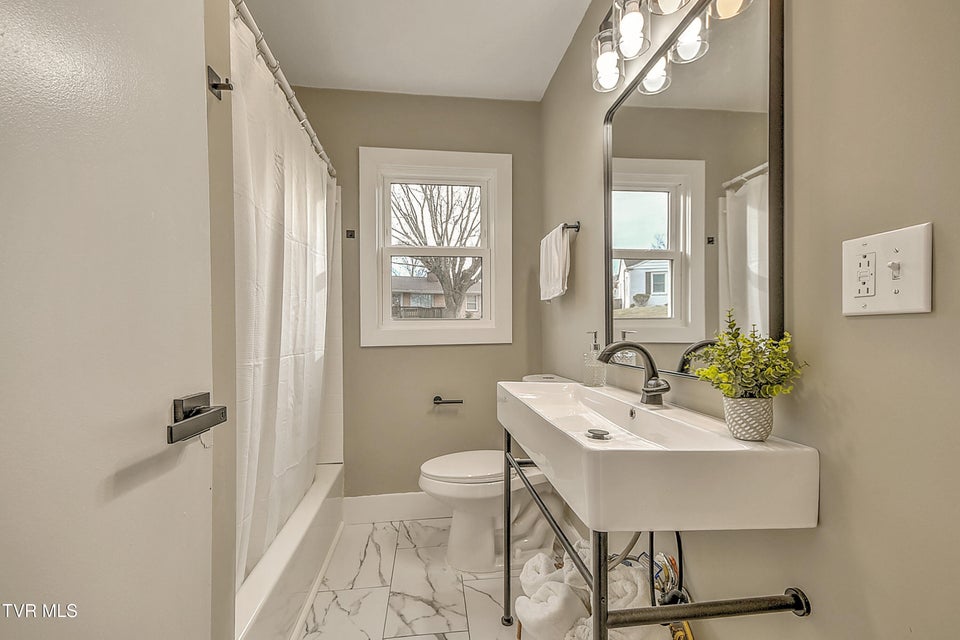 Photo #18: 1000 Lincoln Avenue