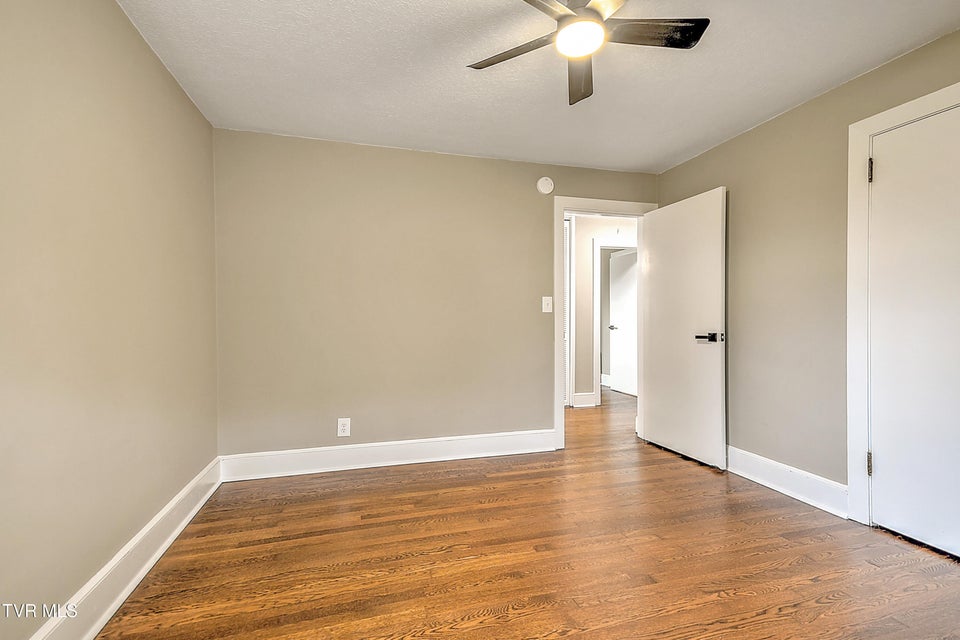 Photo #20: 1000 Lincoln Avenue