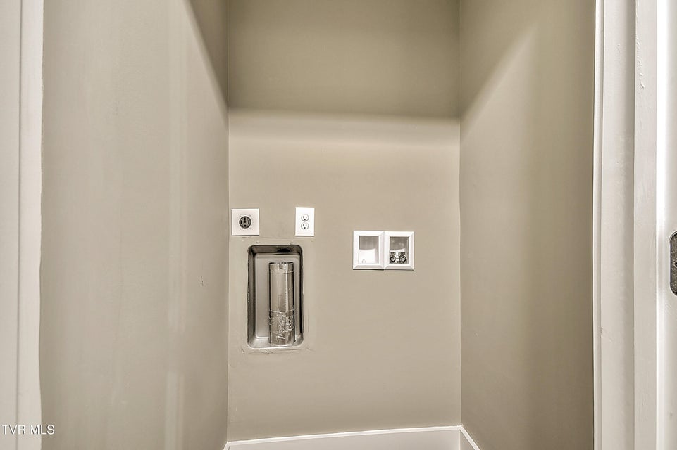 Photo #21: 1000 Lincoln Avenue