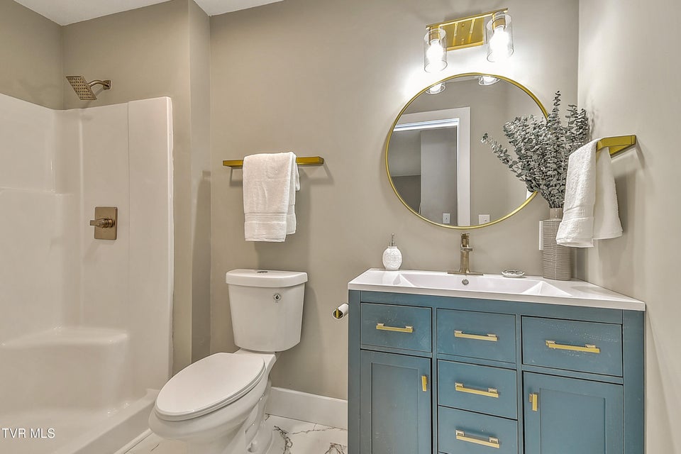 Photo #14: 1000 Lincoln Avenue