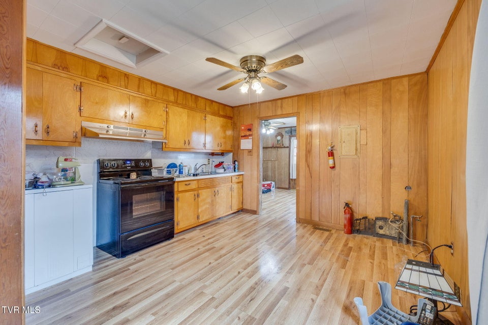 Photo #8: 1660 Redwood Drive