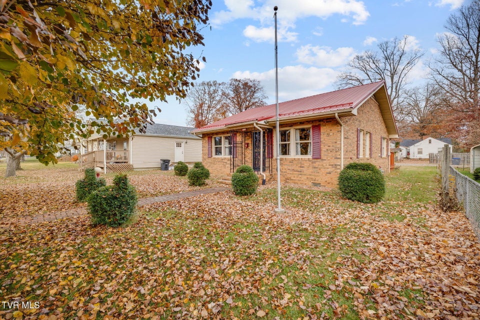 Photo #2: 1660 Redwood Drive