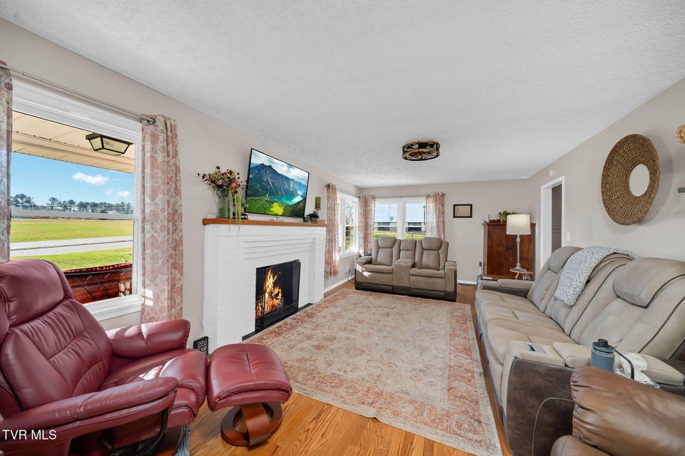 Photo #6: 1113 Jackson Boulevard