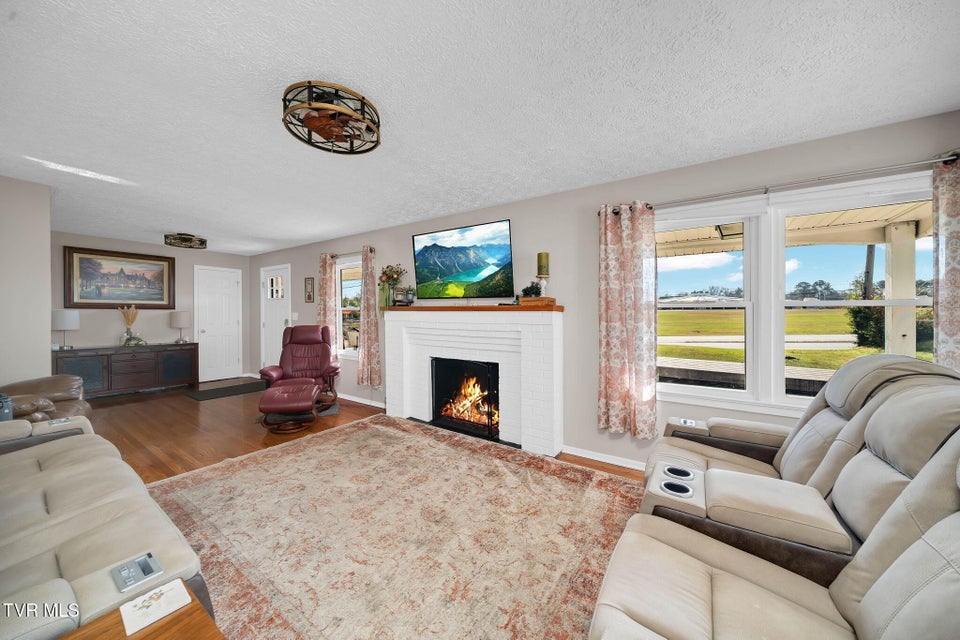 Photo #5: 1113 Jackson Boulevard