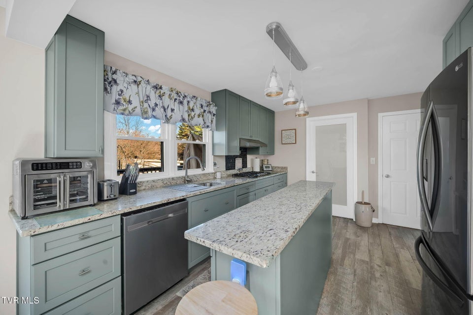 Photo #7: 1113 Jackson Boulevard