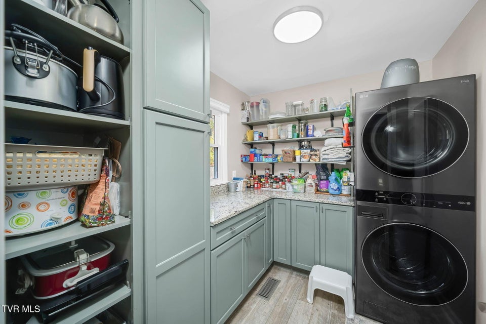 Photo #12: 1113 Jackson Boulevard