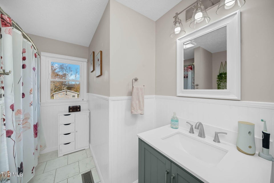 Photo #14: 1113 Jackson Boulevard