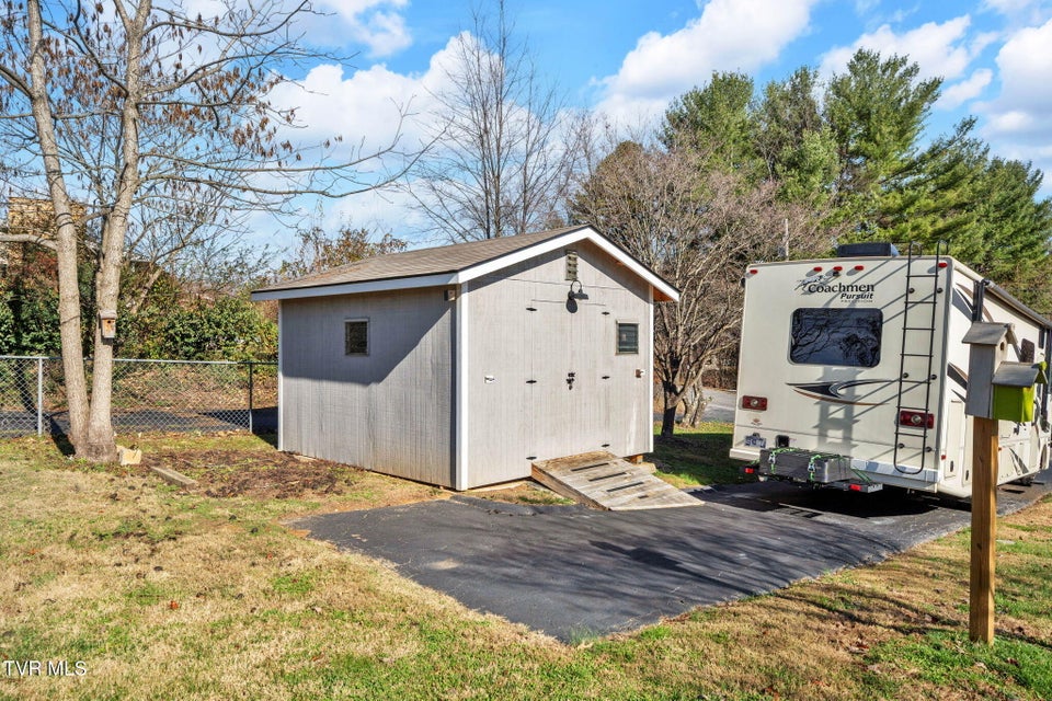 Photo #27: 1113 Jackson Boulevard