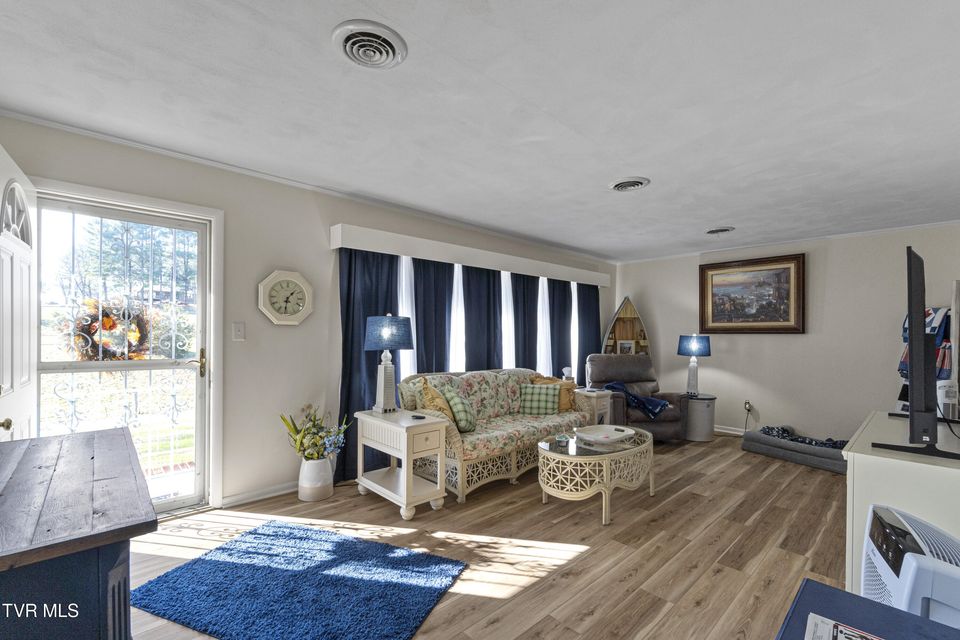 Photo #7: 440 Walkertown Road