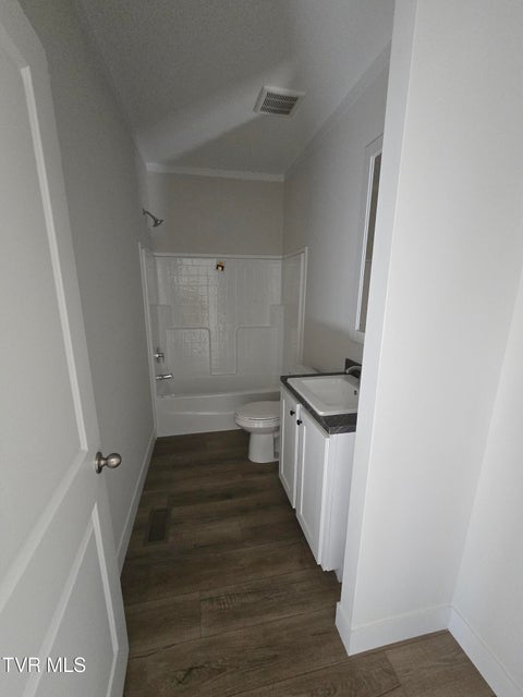 Photo #15: 2208 Oak Street