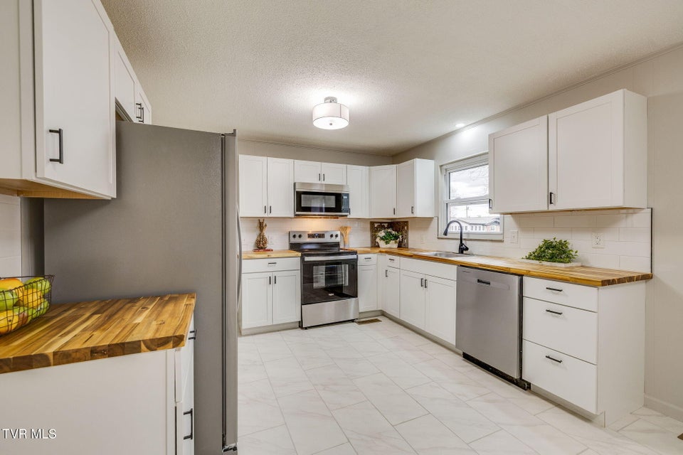 Photo #10: 126 Skyview Drive