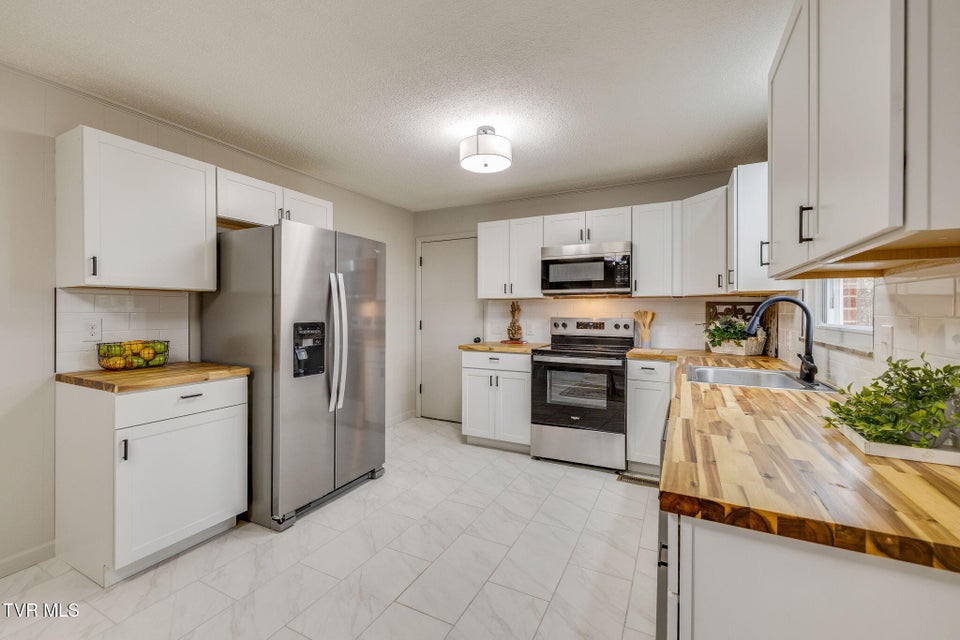 Photo #9: 126 Skyview Drive