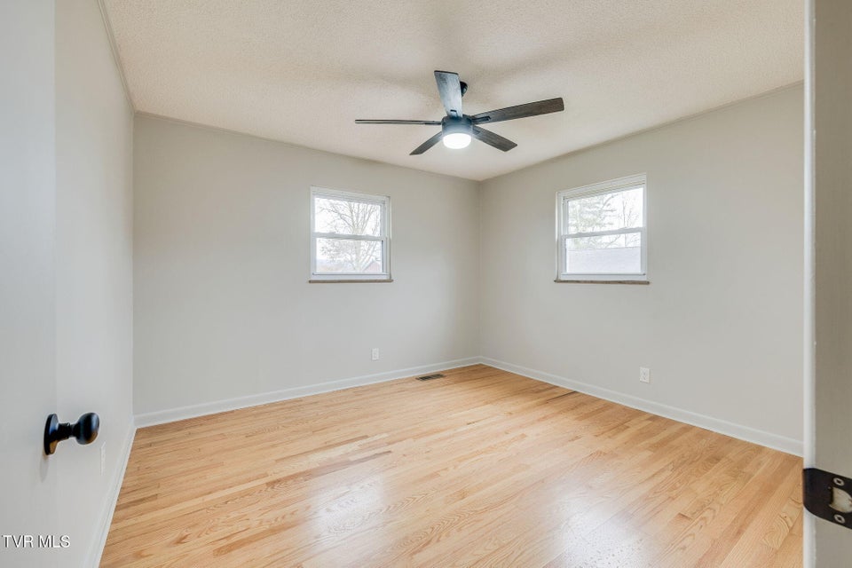 Photo #17: 126 Skyview Drive