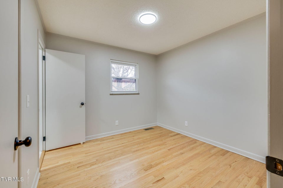 Photo #23: 126 Skyview Drive