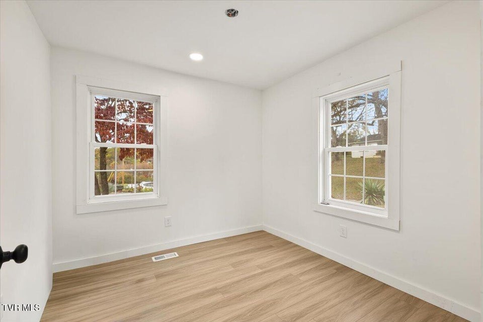 Photo #5: 145 New Street