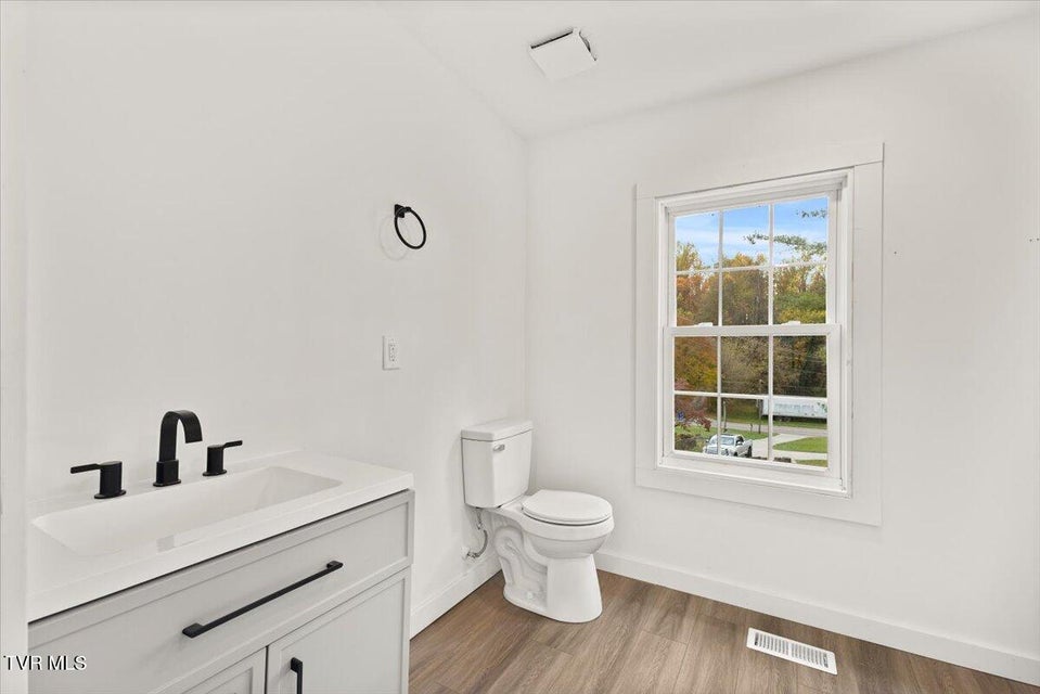 Photo #9: 145 New Street