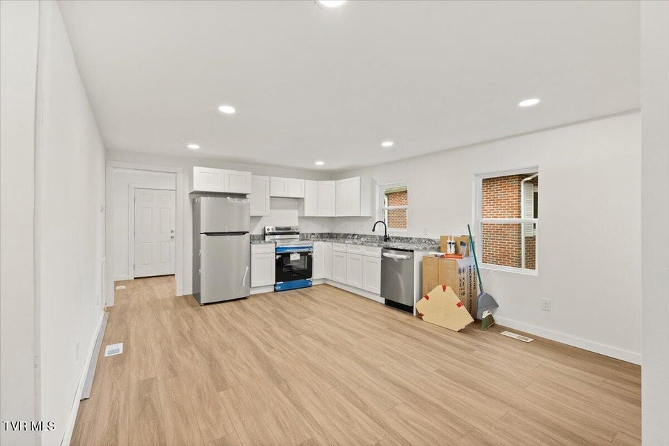 Photo #3: 145 New Street