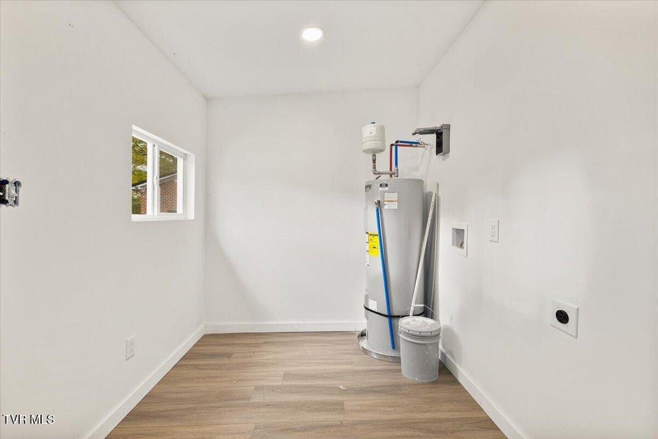 Photo #14: 145 New Street