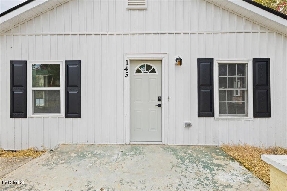 Photo #17: 145 New Street