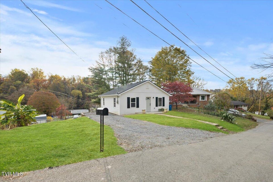 Photo #18: 145 New Street