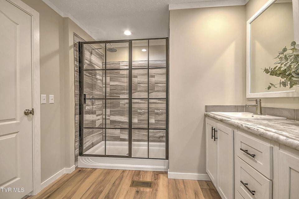 Photo #32: 4100 Weaver Pike