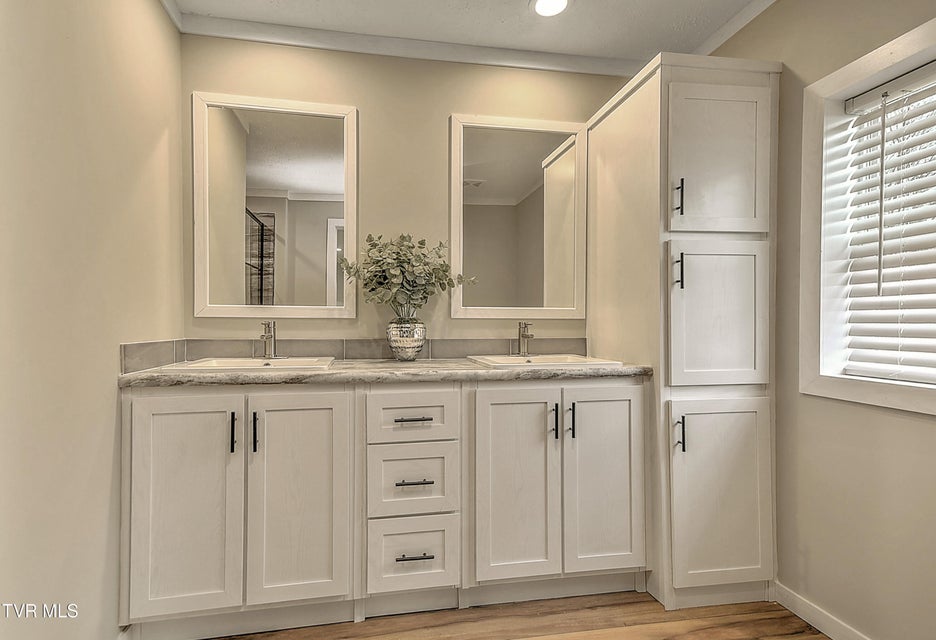 Photo #33: 4100 Weaver Pike