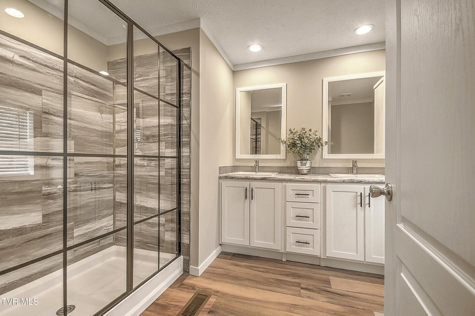 Photo #31: 4100 Weaver Pike