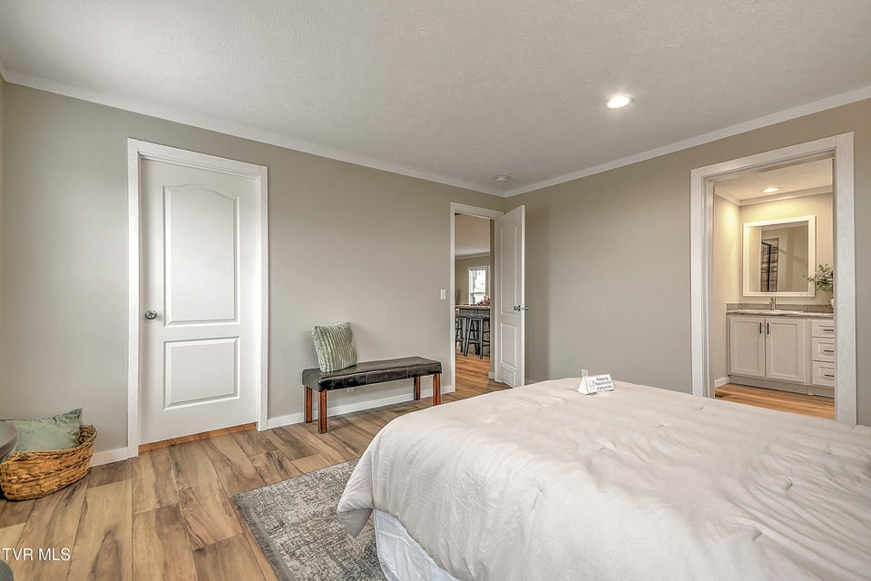 Photo #28: 4100 Weaver Pike