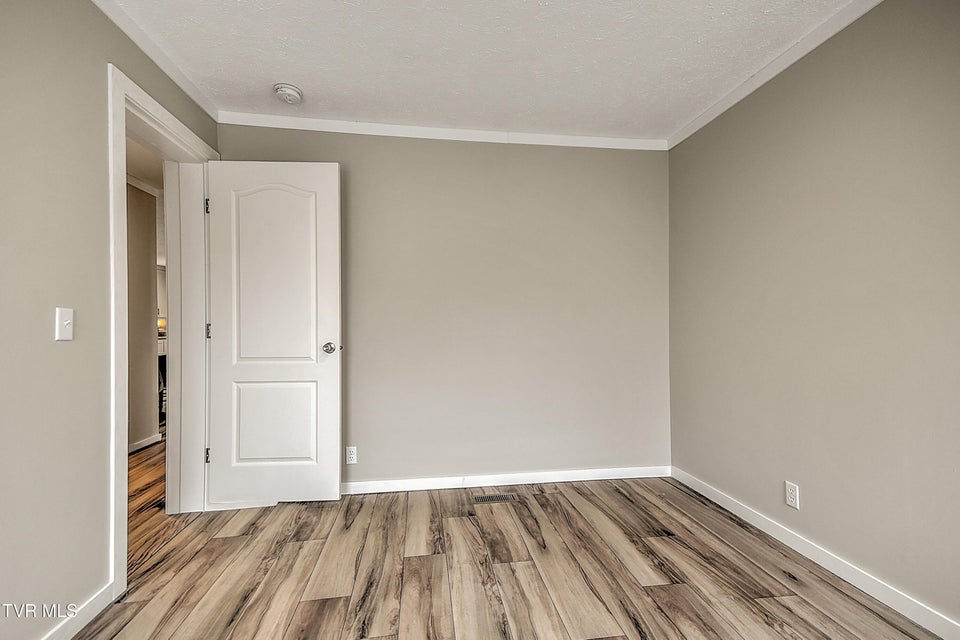 Photo #34: 4100 Weaver Pike