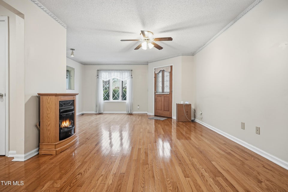 Photo #7: 2509 Lakeview Drive