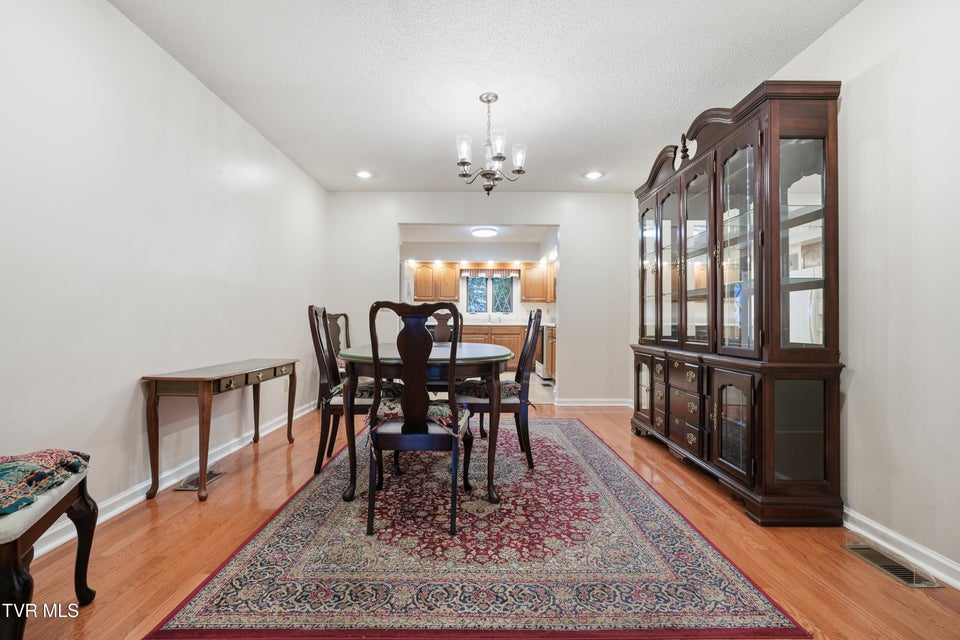 Photo #9: 2509 Lakeview Drive