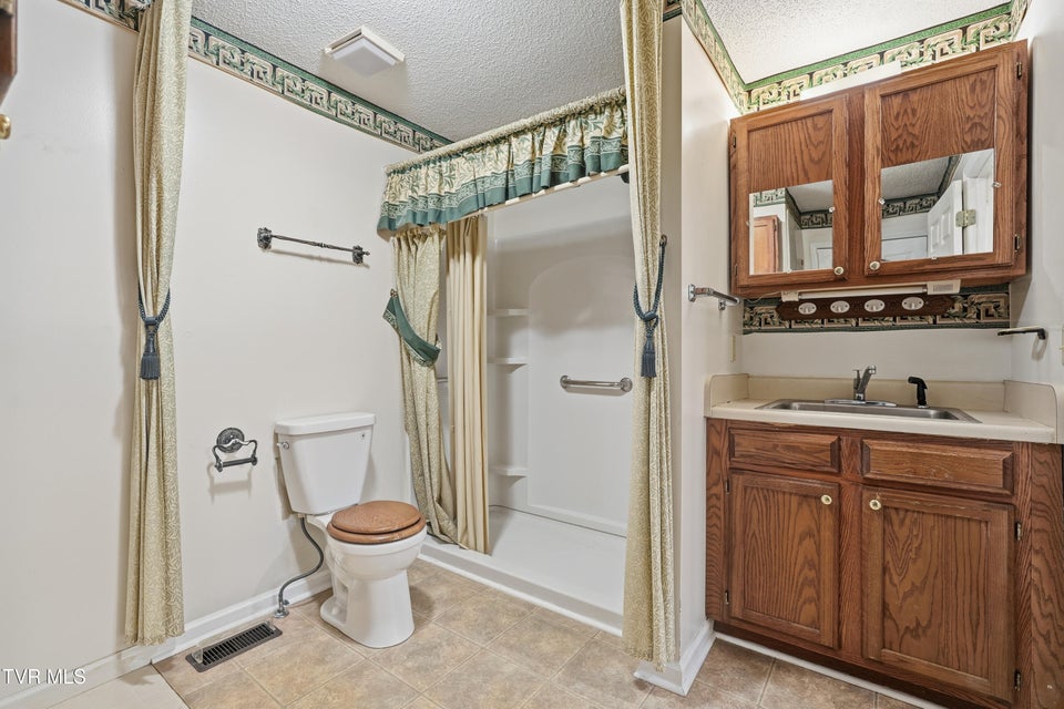 Photo #21: 2509 Lakeview Drive