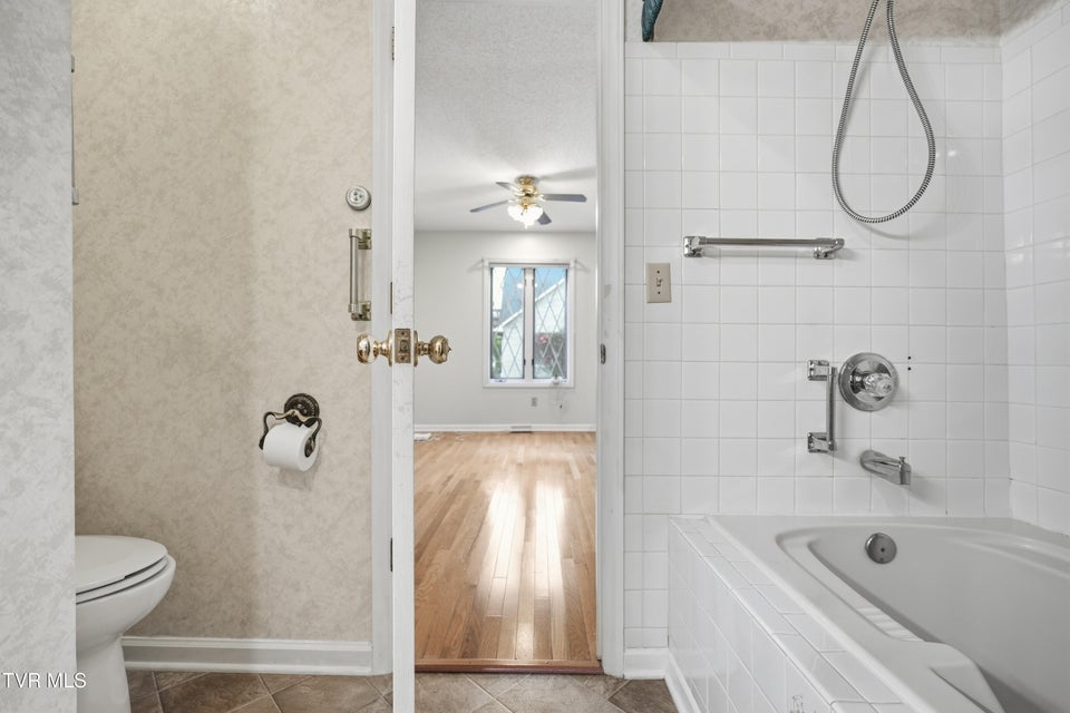 Photo #18: 2509 Lakeview Drive