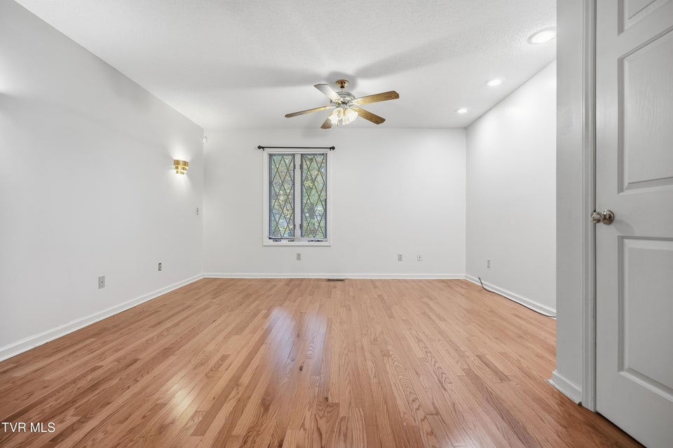 Photo #19: 2509 Lakeview Drive