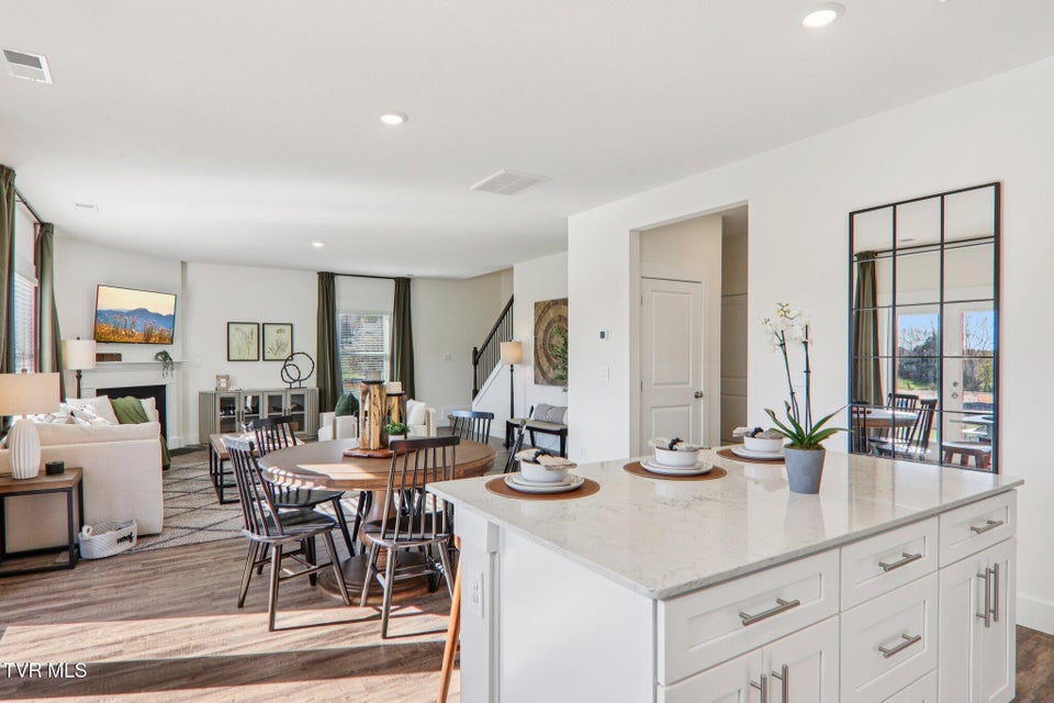 Photo #5: 591 Fieldcrest Road 