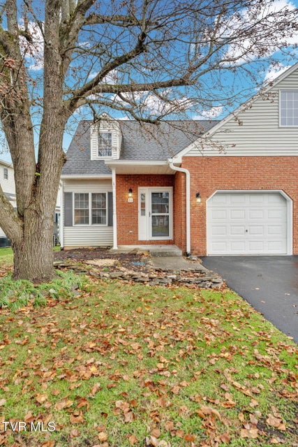 Photo #4: 1725 Lakeview Drive