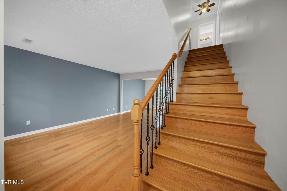 Photo #5: 1725 Lakeview Drive