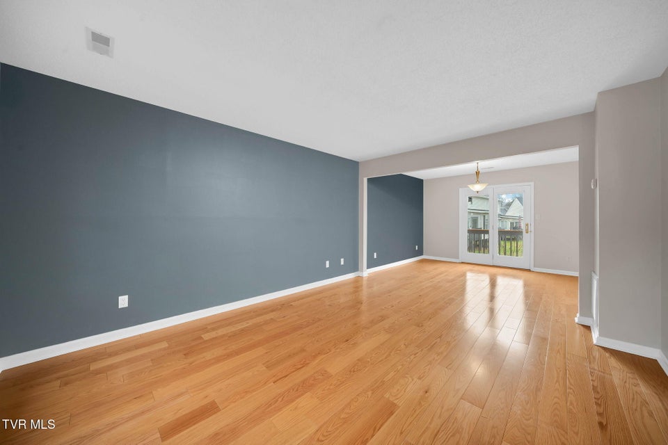 Photo #6: 1725 Lakeview Drive