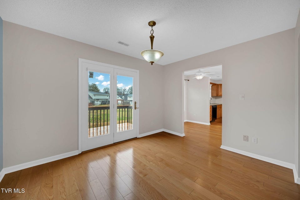 Photo #8: 1725 Lakeview Drive