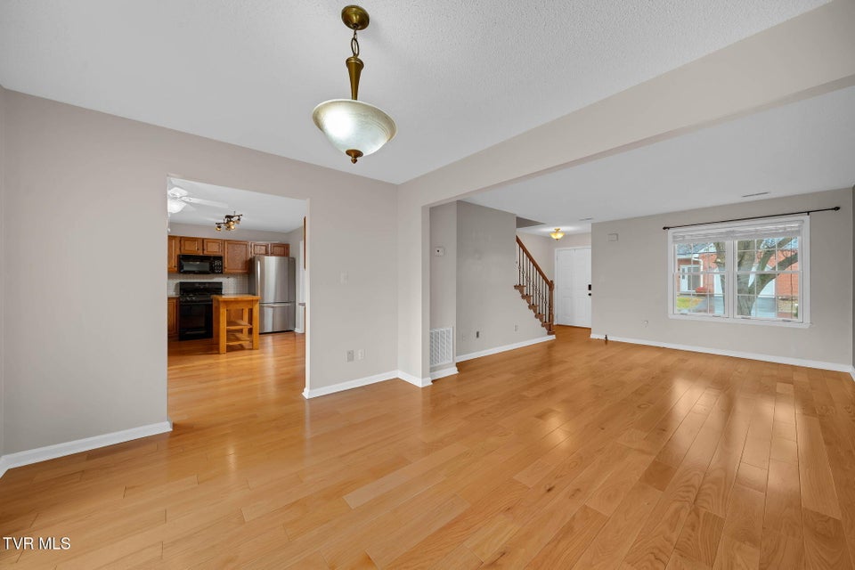 Photo #9: 1725 Lakeview Drive