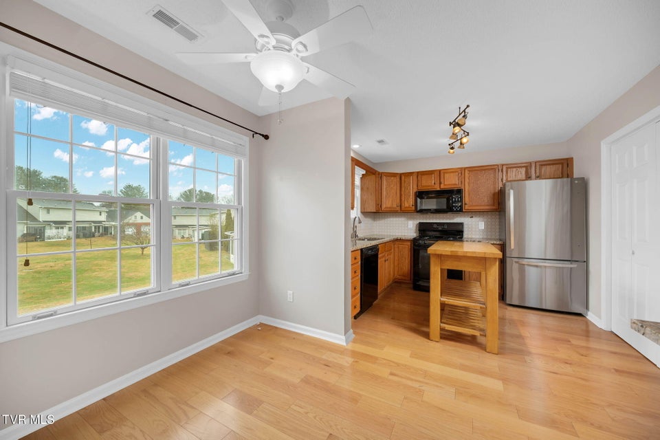 Photo #10: 1725 Lakeview Drive