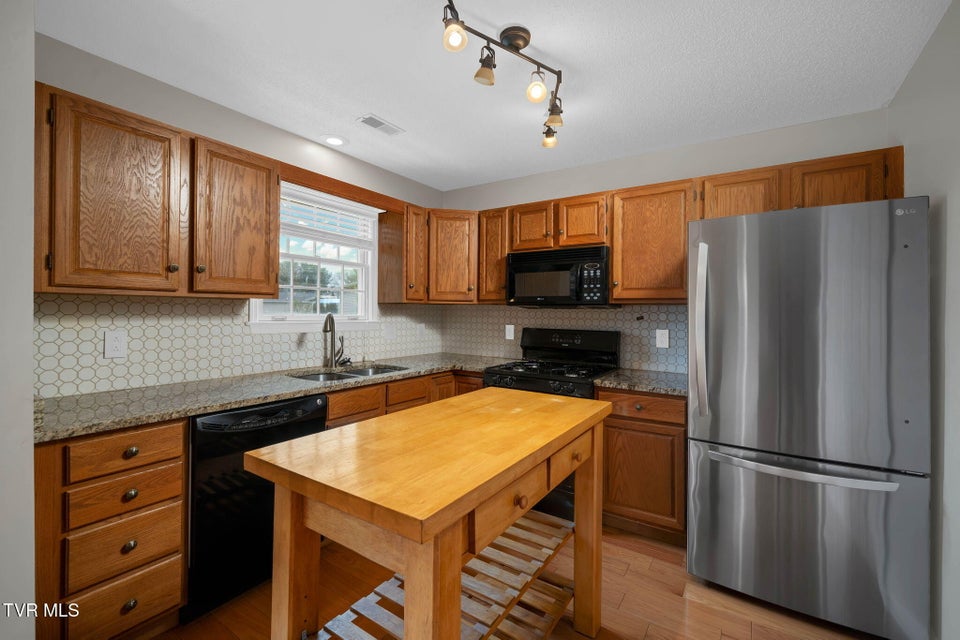 Photo #11: 1725 Lakeview Drive