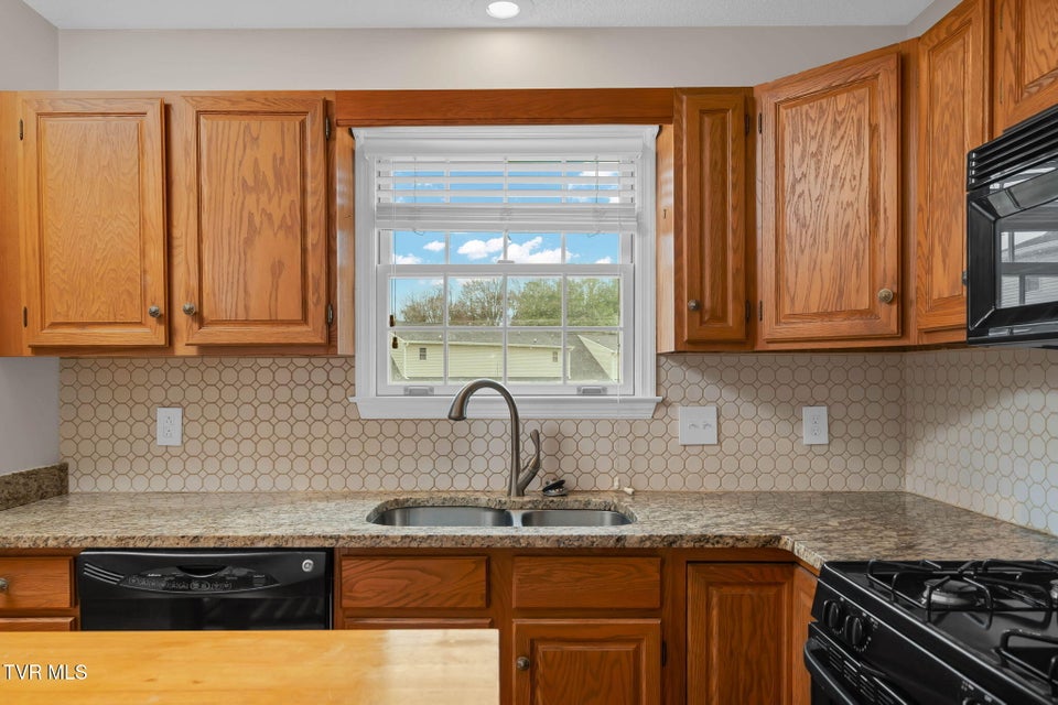 Photo #12: 1725 Lakeview Drive