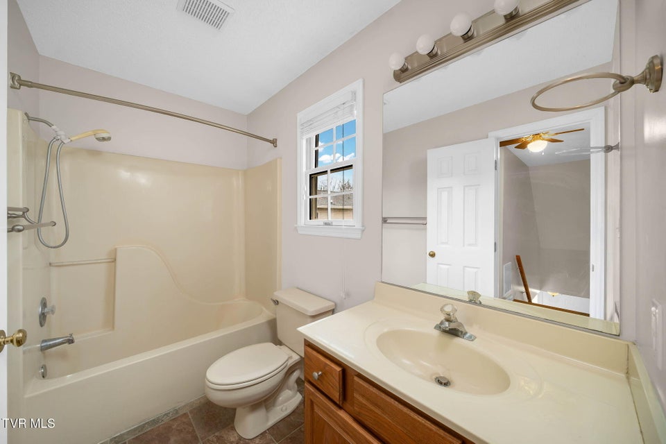 Photo #17: 1725 Lakeview Drive