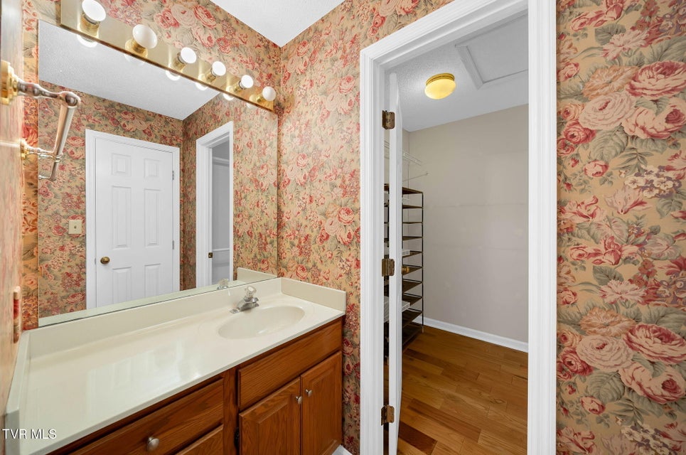 Photo #18: 1725 Lakeview Drive