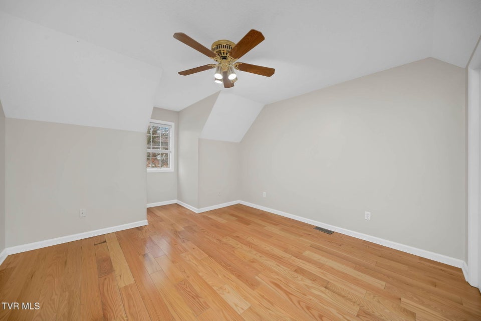 Photo #20: 1725 Lakeview Drive